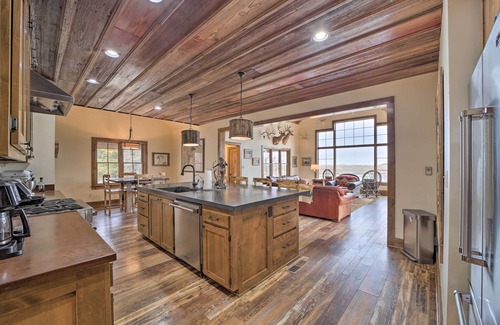 Cedar Vale Cabin | Lakefront Cedar Vale Lodge w/Private Boat Dock!