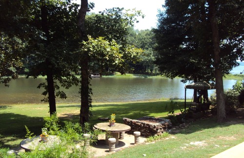 Eufaula House | Lakefront Charm - Fun and Romance!