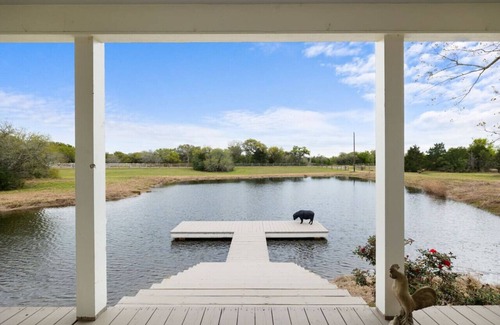 Round Top House | Lakefront Charm: Your Perfect Getaway in Round Top