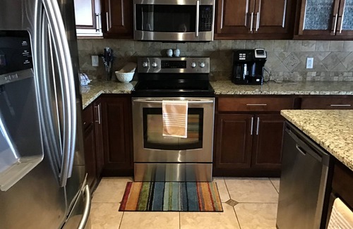 Geneva Condo | Lakefront Condo 2br/2ba #208 Indoor pool, private beach/balcony Rent 3/4th free