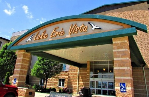Geneva-on-the-Lake Condo | LAKEFRONT CONDO-BEACH WALKOUT-2 BR/2 Bath Sleeps 6