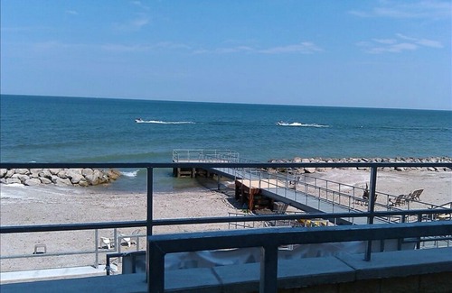 Geneva-on-the-Lake Condo | LAKEFRONT CONDO-BEACH WALKOUT-2 BR/2 Bath Sleeps 6