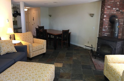 Grantham Condo | Lakefront Condo just steps away from the beach