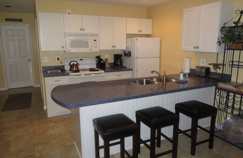 Port Clinton Condo | Lakefront Condo - Pool open after Labor Day, Private Beach, Walk to Jet Express!