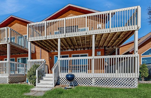 Lake Delton House | Lakefront condo with deck, amazing views, private beach access, fireplace & dock