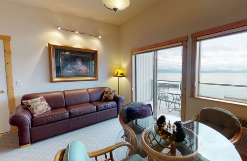 Polson Apartment | Lakefront condo with water-view balcony, central AC & swimming dock