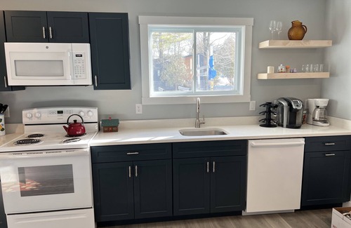 St. Albans Cottage | Lakefront Cottage - Awesome Sunsets! New Construction 2022