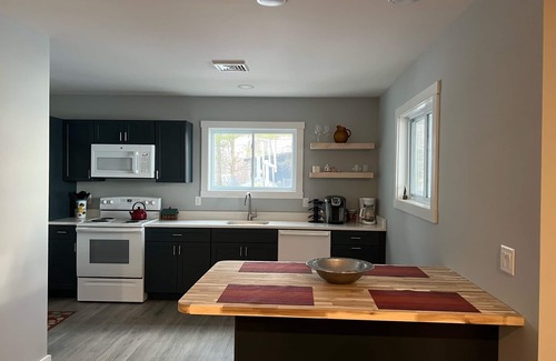 St. Albans Cottage | Lakefront Cottage - Awesome Sunsets! New Construction 2022