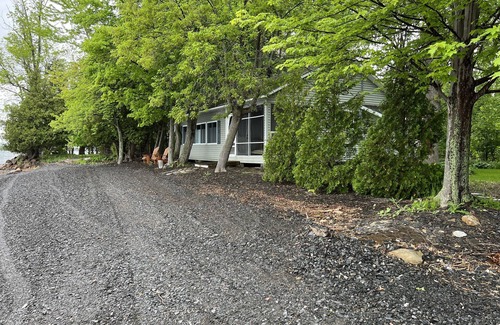 St. Albans Cottage | Lakefront Cottage - Awesome Sunsets! New Construction 2022