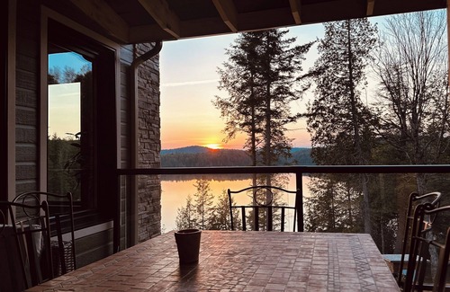 Wentworth-Nord Villa | lakefront cottage is where comfort meets nature in perfect harmony.