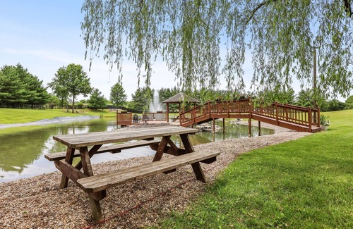 Middletown Cottage | Lakefront Cottage 10 min to Legoland Farmstay