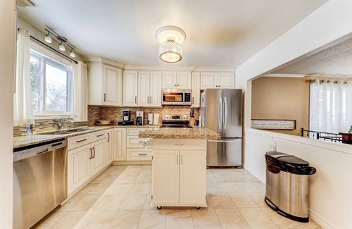 Springwater Cottage | Lakefront cottage 15 min away from Wasaga Beach