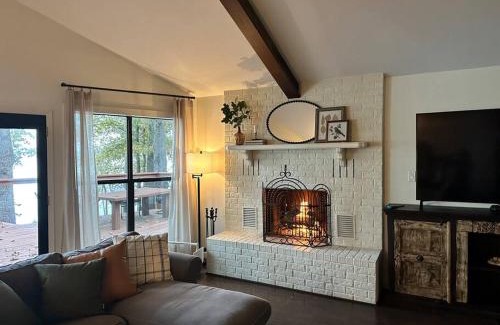 Dogwood House | Lakefront Cottage- late summer price decrease!