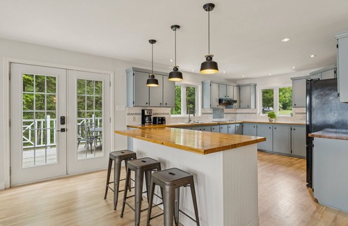 Cheneville Cottage | Lakefront Cottage Sandy Beach Spectacular Sunsets.