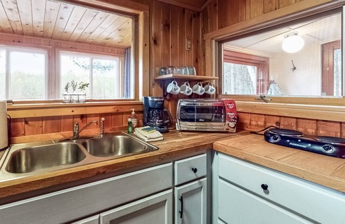 Newfield Cottage | Lakefront cottage with dock, two kayaks & deck - dog-friendly