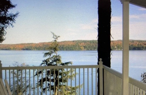 Potton Cabin | Lakefront Cottage With Spectacular View