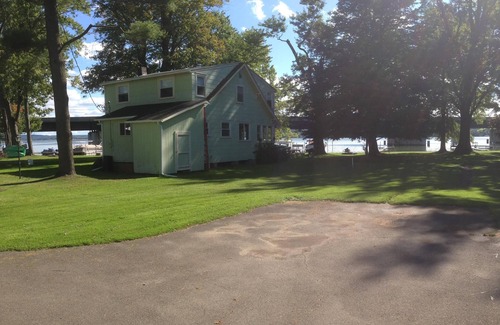 Bemus Point House | LAKEFRONT COTTAGE WITHIN WALKING DISTANCE TO ALL OF BEMUS POINT'S ATTRACTIONS