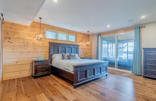 Bobcaygeon Apartment | Lakefront cottage with golf area BBQ pool table