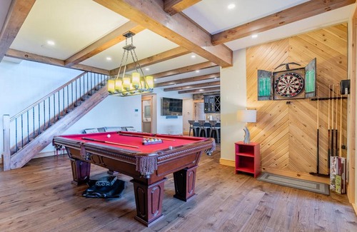 Bobcaygeon Apartment | Lakefront cottage with golf area BBQ pool table
