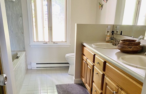Belgrade House | Lakefront Cottage with Sandy Beach across from Belgrade Golf Course.