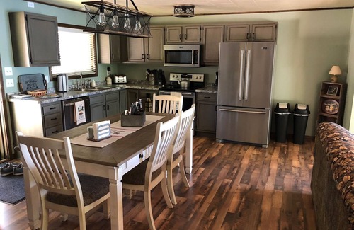 Crivitz Cottage | Lakefront cottage with beautiful sunset view - Private dock and beach area