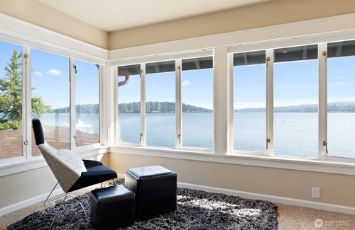 Bryn Mawr-Skyway House | Lakefront Escape Kayaks Fire Table Hot Tub