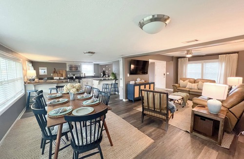 Warwick House | Lakefront Escape on Lake Blackshear - Private Dock & Stunning Views