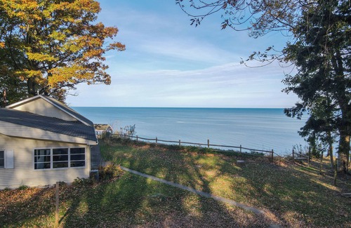 Lake City House | Lakefront Escape on Erie’s Edge | 20 minutes to Presque Isle | Pet Friendly!nn