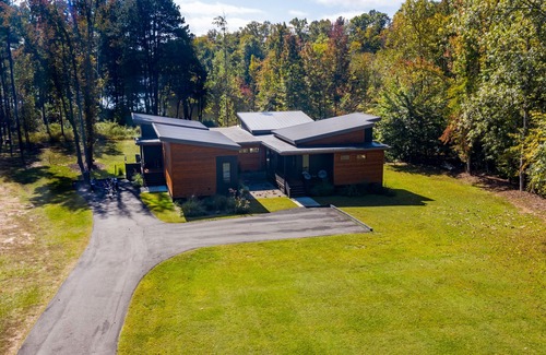 Littleton House | Lakefront Escape w/Boathouse & Helipad – Your Ultimate Lake Gaston Getaway