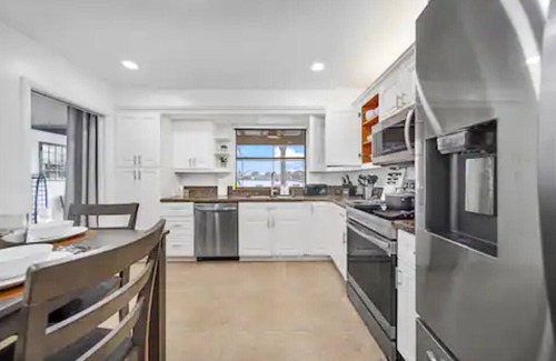 Cooper City House | Lakefront Estate Pool Home/Game Room 5BR/3 Suites