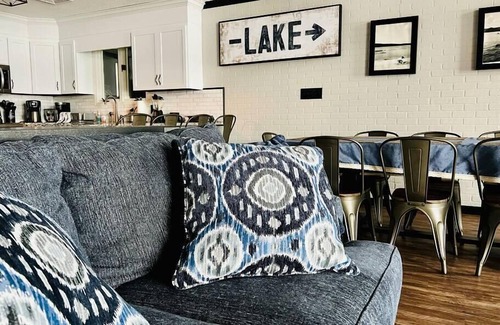 Gouldsboro House | *Lakefront Family Oasis* Kayaks* Hot Tub* Fire Pit*