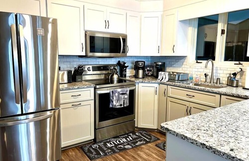 Gouldsboro House | *Lakefront Family Oasis* Kayaks* Hot Tub* Fire Pit*