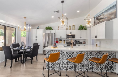 Ocotillo House | LAKEFRONT!FREE HEATED POOL,SPA. BOAT, KAYAK. EV charger. Ocotillo Chandler.