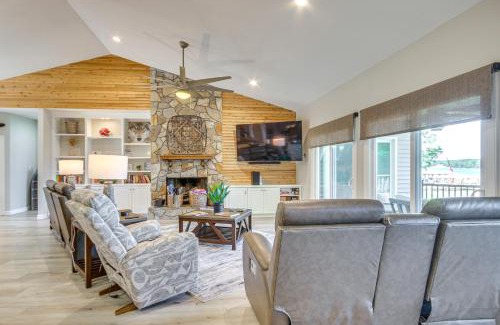 Cross Hill House | Lakefront Gem Hot Tub, Boat Launch Near Greenwood