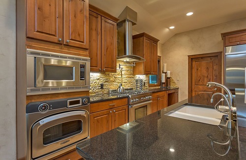 Horseshoe Bend Estates House | Lakefront Gem On Lake Austin