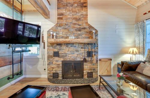 Greentown House | Lakefront Gem with Hot Tub and Boat Dock in Greentown