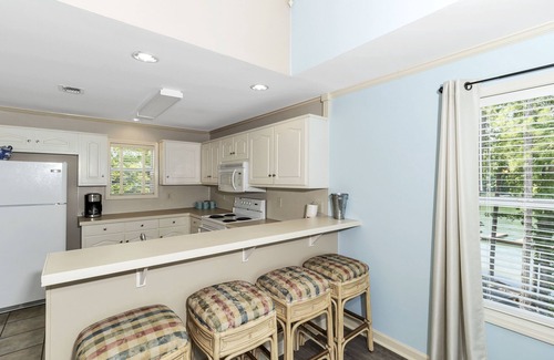 Dadeville Condo | Lakefront Getaway with Stunning Western Views – Sleeps 6!