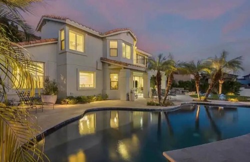 Arrowhead Lakes House | Lakefront Getaway with Infinity Pool and Pontoon