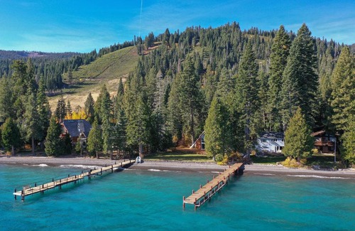 Homewood House | Lakefront Haven