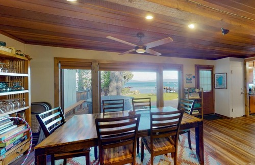 Homewood House | Lakefront Haven