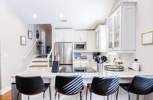 Waleska House | Lakefront -Heated Pool -EV Charger -Dock -Fire Pit -Kayaks -Game Room