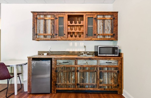 Macon House | Lakefront, Heated Pool, Firepits, Deep Water, Kayaks, Pool Table, Sundeck