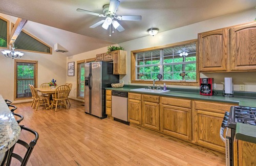 Scranton House | Lakefront Hideaway in Scranton: Spacious Deck