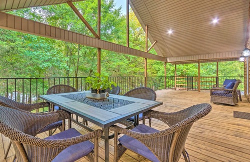 Scranton House | Lakefront Hideaway in Scranton: Spacious Deck