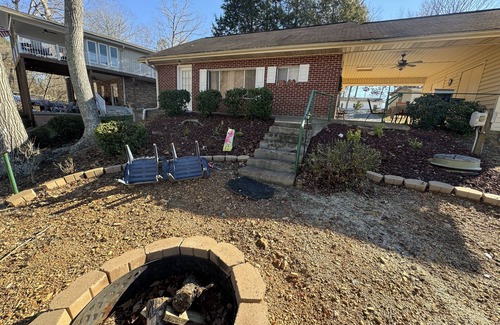 New London House | Lakefront Home/2Bd 1 Ba/Boat Dock