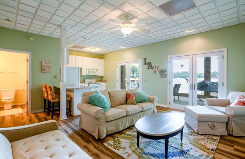 New London House | Lakefront Home- 7 bedroom 4.5 bath- Sleeps 16 + Game Room, PS-4 - Badin Lake, NC