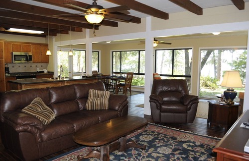 Donalsonville Cabin | Lakefront HOME on the "BIG" water of Lake Seminole. We Strive to be the Best!