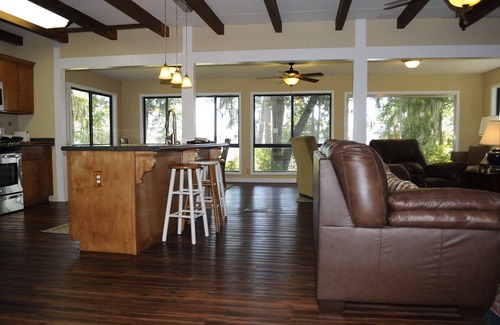 Donalsonville Cabin | Lakefront HOME on the "BIG" water of Lake Seminole. We Strive to be the Best!