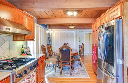 Covington House | Lakefront Home w/Fire Pit, Dock in Kent!