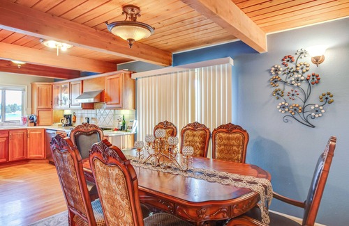 Covington House | Lakefront Home w/Fire Pit, Dock in Kent!